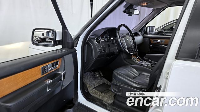 Land Rover Discovery 2013 — photo 10