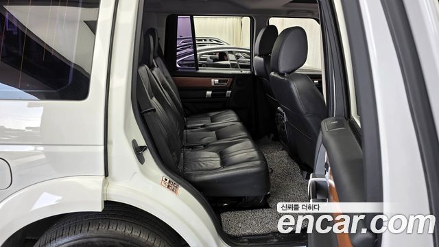 Land Rover Discovery 2013 — photo 12
