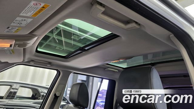 Land Rover Discovery 2013 — photo 17