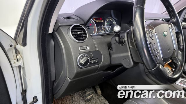 Land Rover Discovery 2013 — photo 18