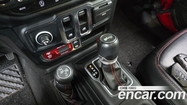 Jeep Wrangler 2021 — photo 12