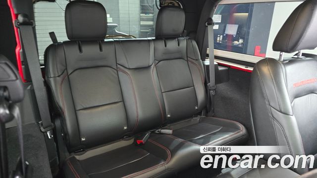 Jeep Wrangler 2021 — photo 17