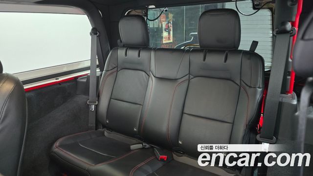 Jeep Wrangler 2021 — photo 18