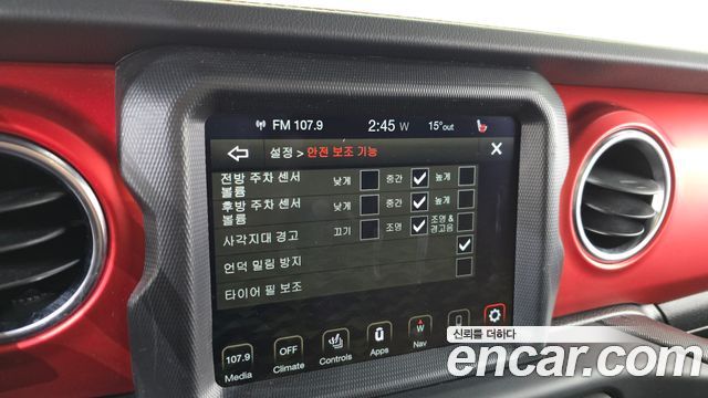 Jeep Wrangler 2021 — photo 22