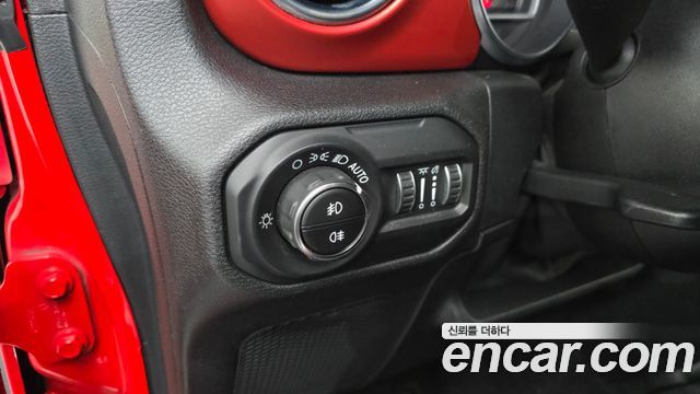 Jeep Wrangler 2021 — photo 23