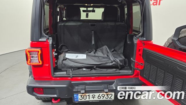Jeep Wrangler 2021 — photo 26