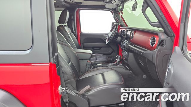 Jeep Wrangler 2021 — photo 16