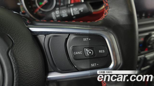Jeep Wrangler 2021 — photo 28