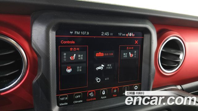 Jeep Wrangler 2021 — photo 31