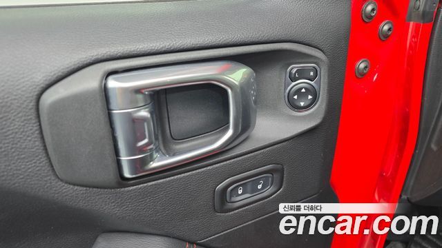 Jeep Wrangler 2021 — photo 32