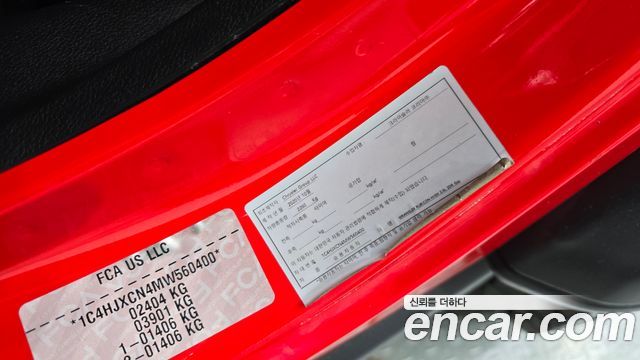 Jeep Wrangler 2021 — photo 34