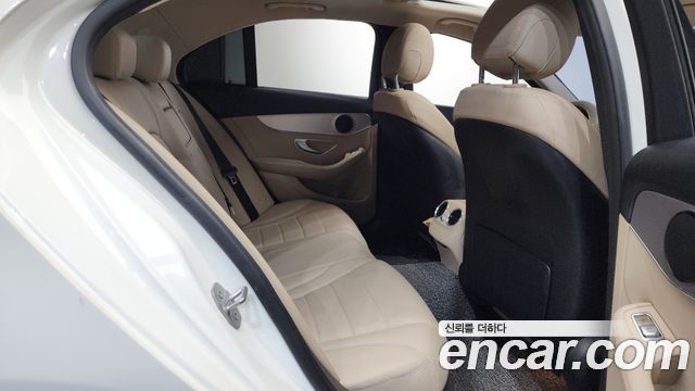 Mercedes-Benz C-Class 2017 — photo 11