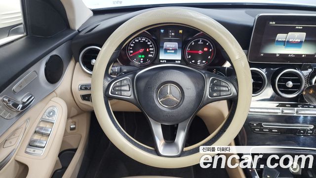 Mercedes-Benz C-Class 2017 — photo 13