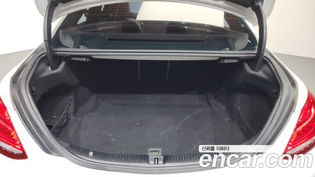Mercedes-Benz C-Class 2017 — photo 16