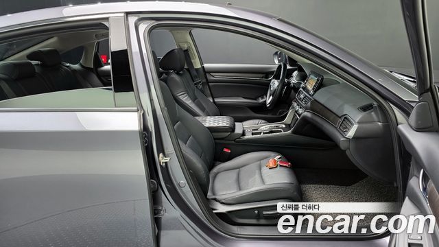 Honda Accord 2018 — photo 17