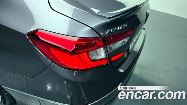 Honda Accord 2018 — photo 9