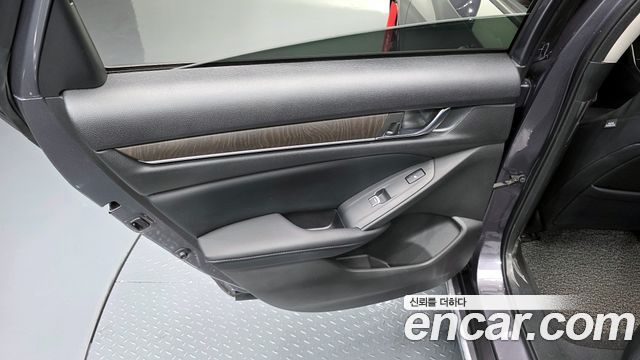 Honda Accord 2018 — photo 15