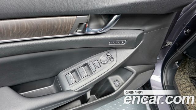 Honda Accord 2018 — photo 28