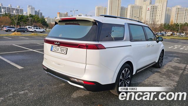 Kia Canival 2023 — photo 2