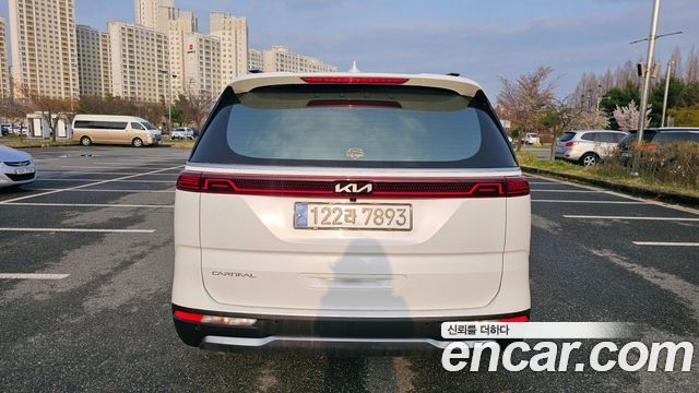 Kia Canival 2023 — photo 4