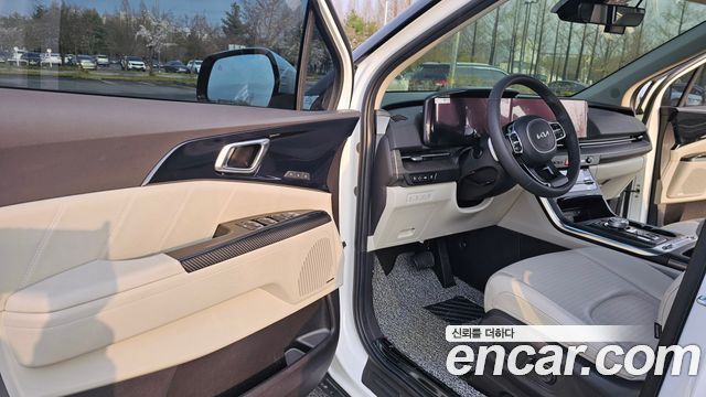 Kia Canival 2023 — photo 11