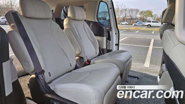 Kia Canival 2023 — photo 14