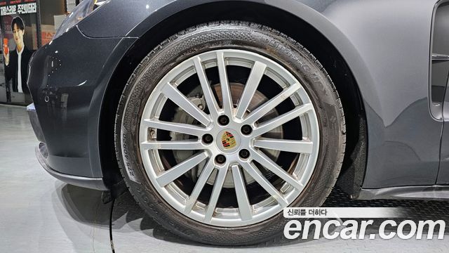 Porsche Panamera 2018 — photo 8