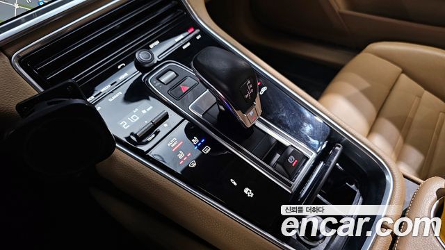 Porsche Panamera 2018 — photo 10