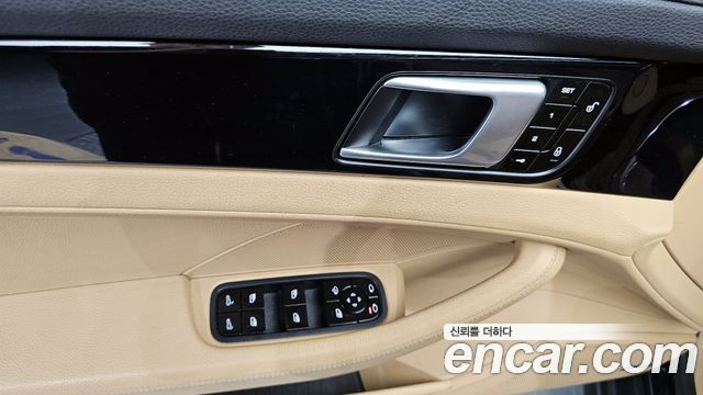 Porsche Panamera 2018 — photo 14