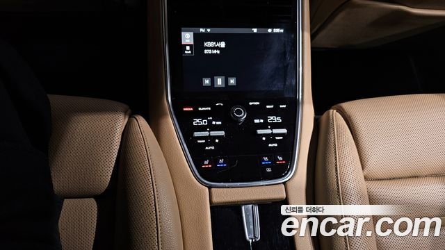 Porsche Panamera 2018 — photo 18