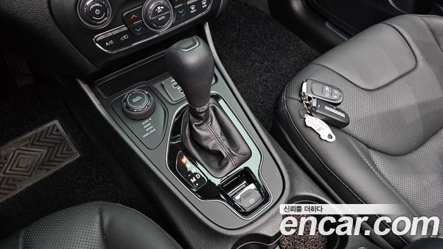 Jeep Cherokee 2021 — photo 12