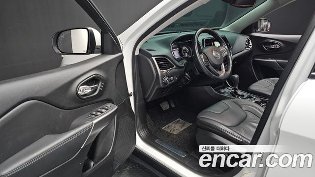 Jeep Cherokee 2021 — photo 17