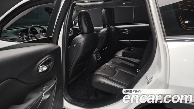 Jeep Cherokee 2021 — photo 18