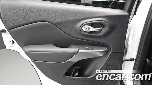 Jeep Cherokee 2021 — photo 15