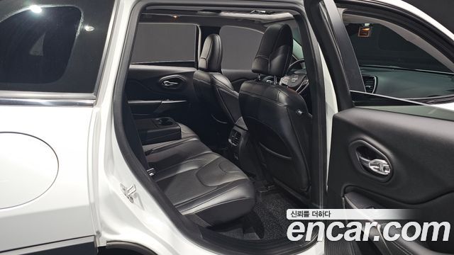 Jeep Cherokee 2021 — photo 16