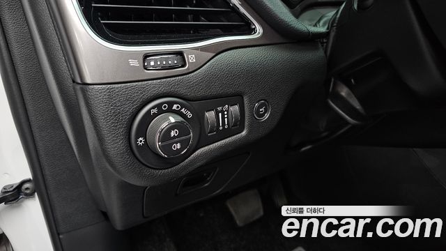 Jeep Cherokee 2021 — photo 27