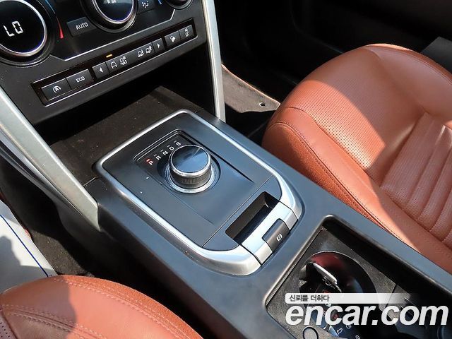 Land Rover Discovery Sport 2017 — photo 10