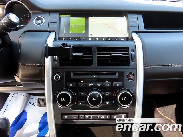 Land Rover Discovery Sport 2017 — photo 12