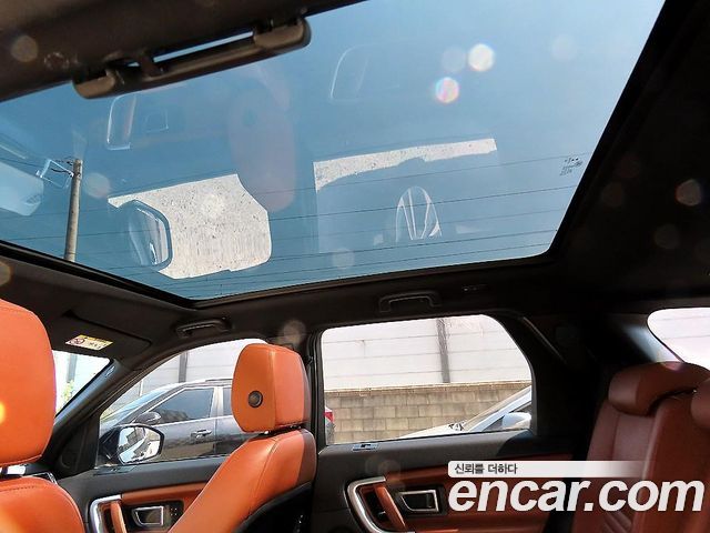 Land Rover Discovery Sport 2017 — photo 16