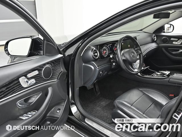 Mercedes-Benz E-Class 2018 — photo 11