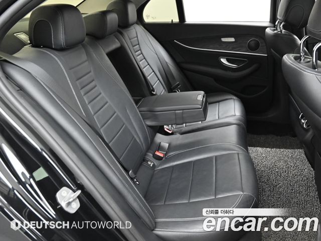 Mercedes-Benz E-Class 2018 — photo 12