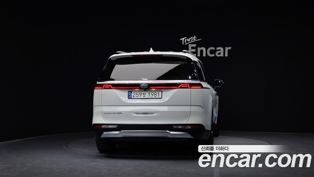 Kia Canival 2021 — photo 4