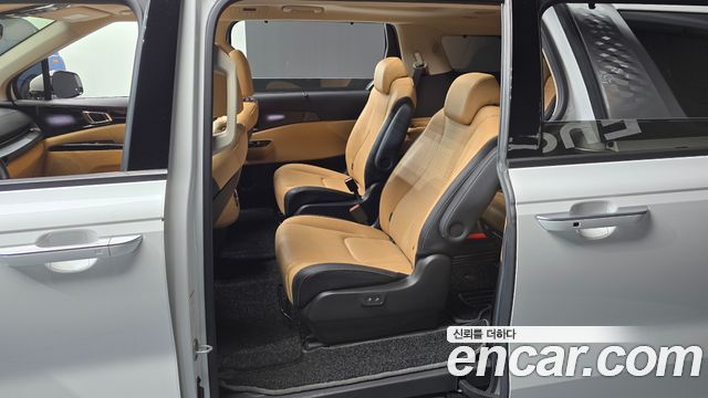 Kia Canival 2021 — photo 17