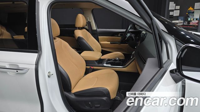 Kia Canival 2021 — photo 18