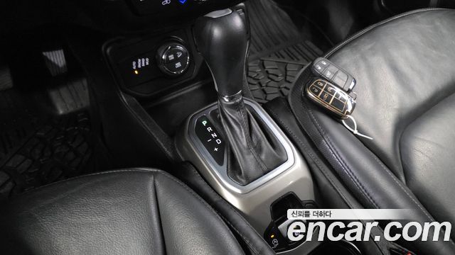 Jeep Renegade 2018 — photo 12