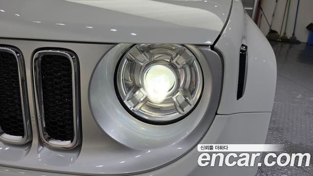 Jeep Renegade 2018 — photo 8