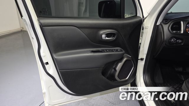 Jeep Renegade 2018 — photo 14