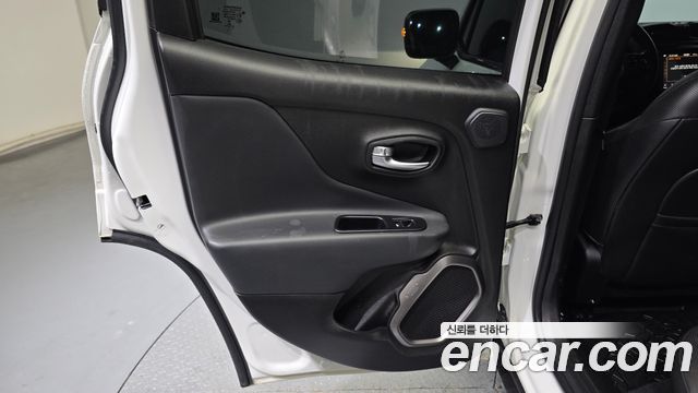 Jeep Renegade 2018 — photo 15
