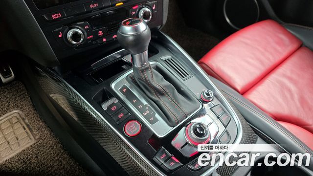 Audi SQ5 2015 — photo 9