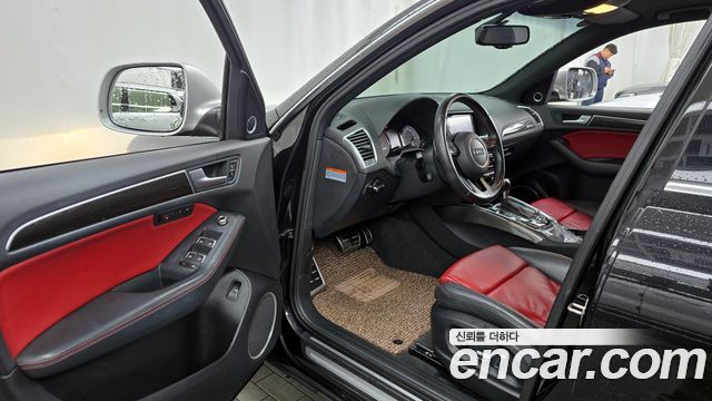 Audi SQ5 2015 — photo 10
